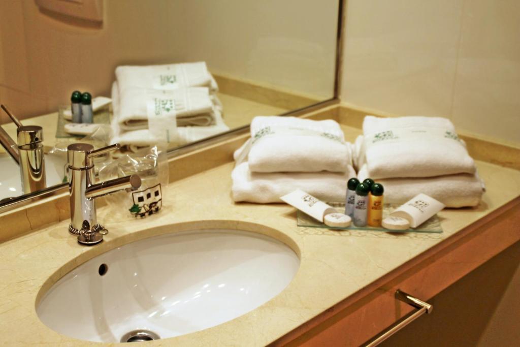 Apartahotel Ribera Arroyo de la Encomienda Eksteriør billede